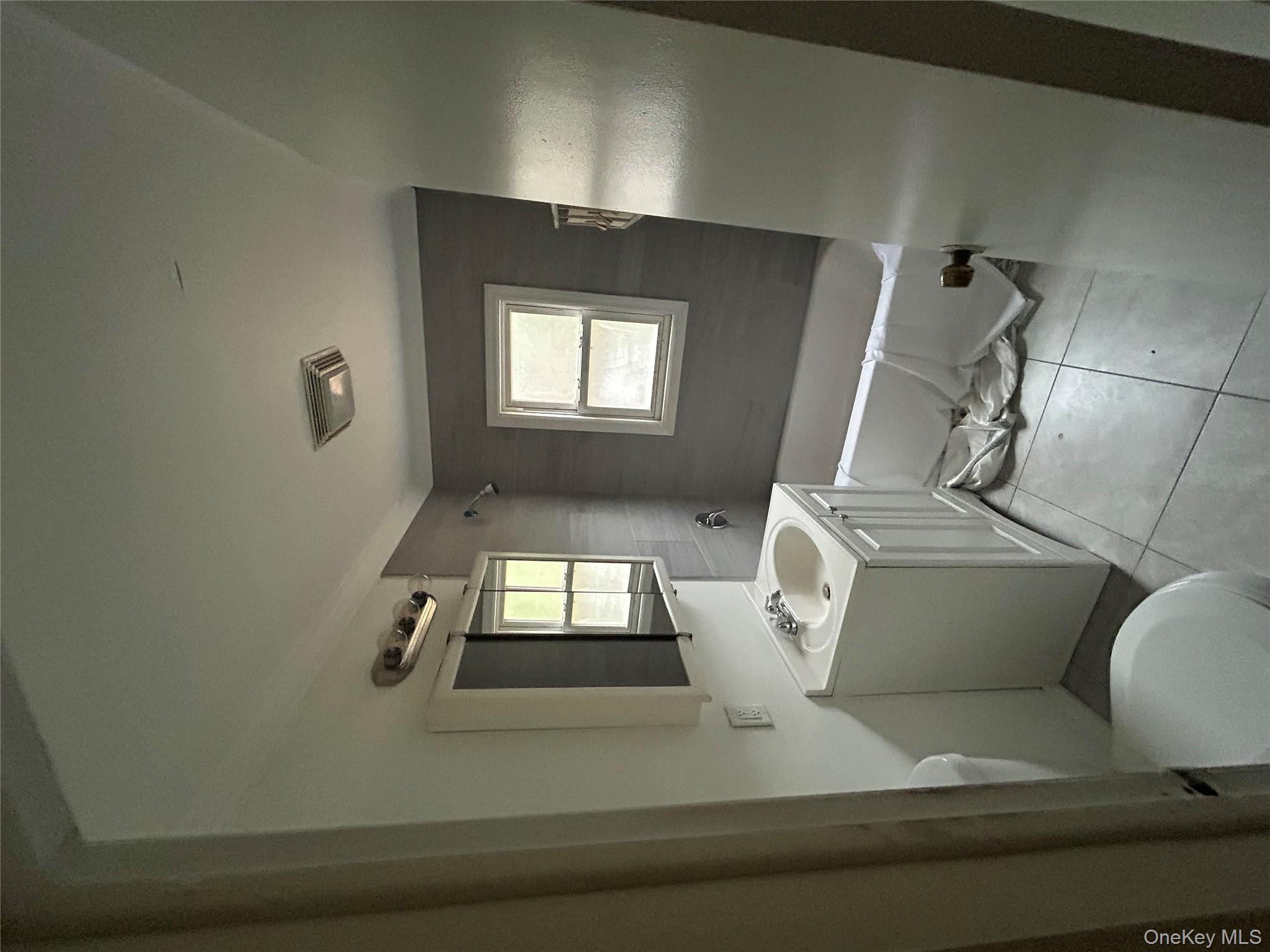 #13 photo, 155 Dahlia Drive, سوفولك Mastic Beach , NY 11951