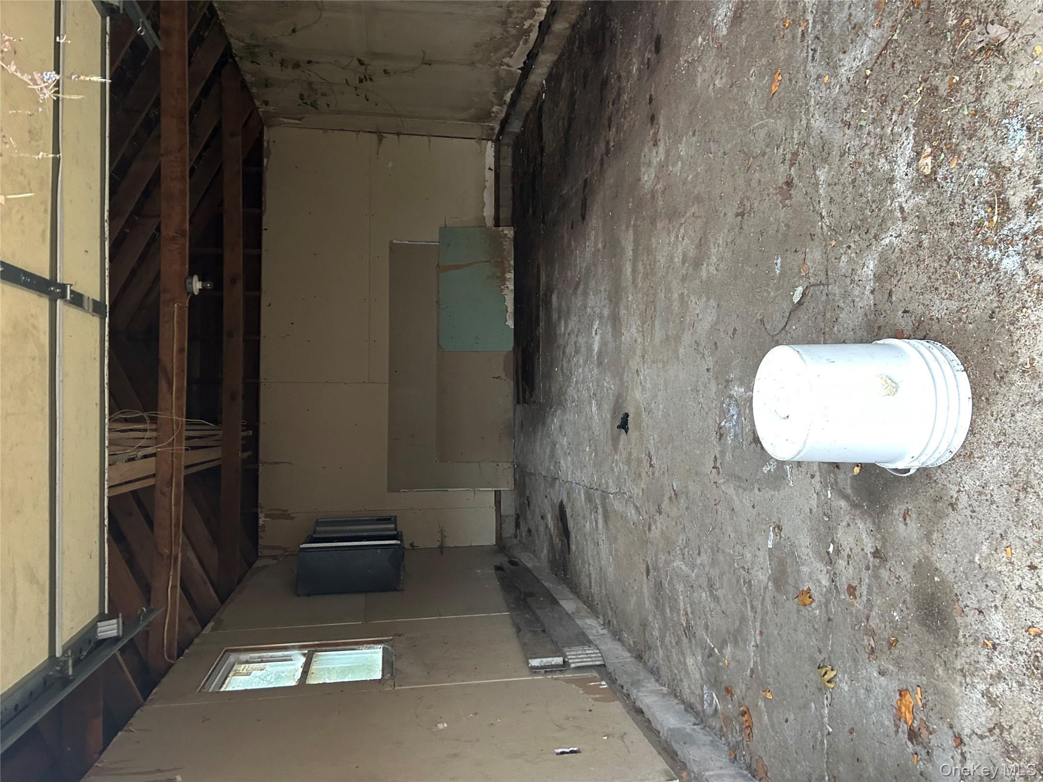 #19 photo, 155 Dahlia Drive, سوفولك Mastic Beach , NY 11951