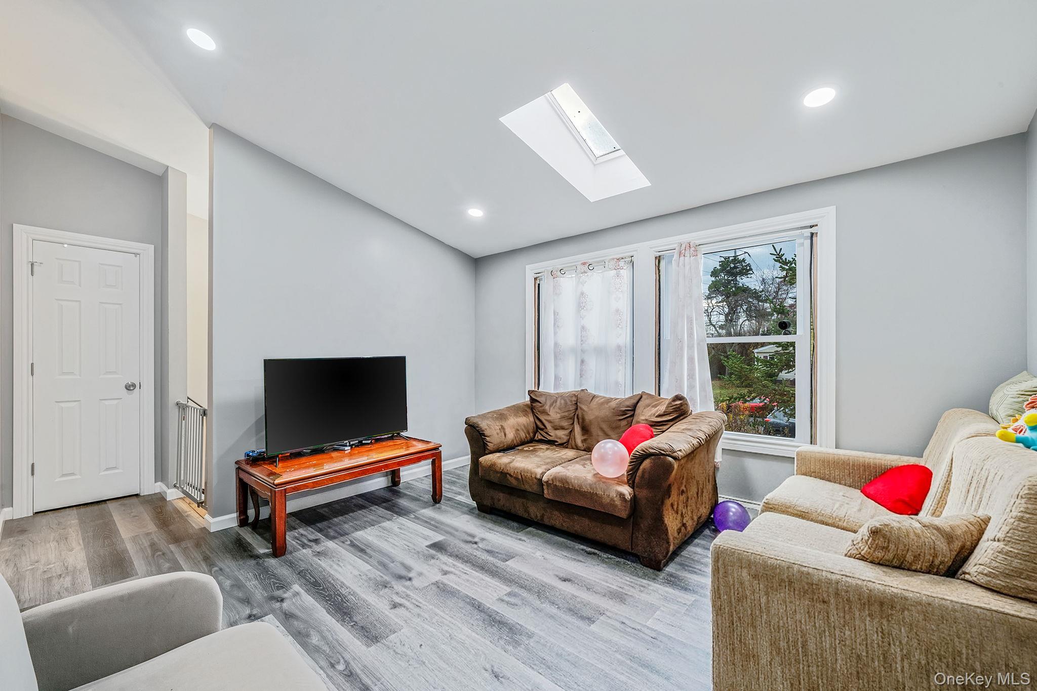 #13 photo, 275 Brentwood Parkway, Brentwood , NY 11717