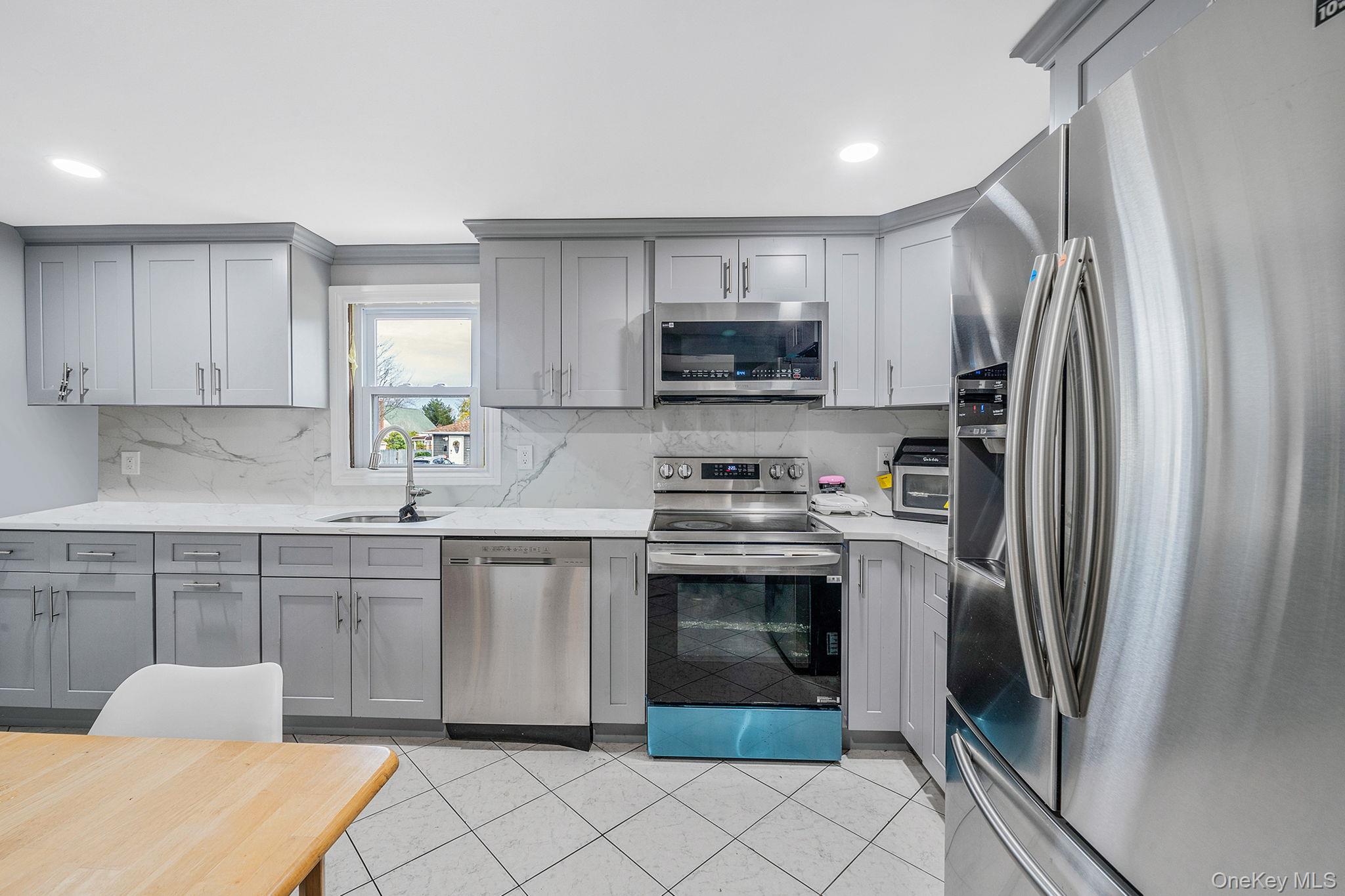 #14 photo, 275 Brentwood Parkway, Brentwood , NY 11717