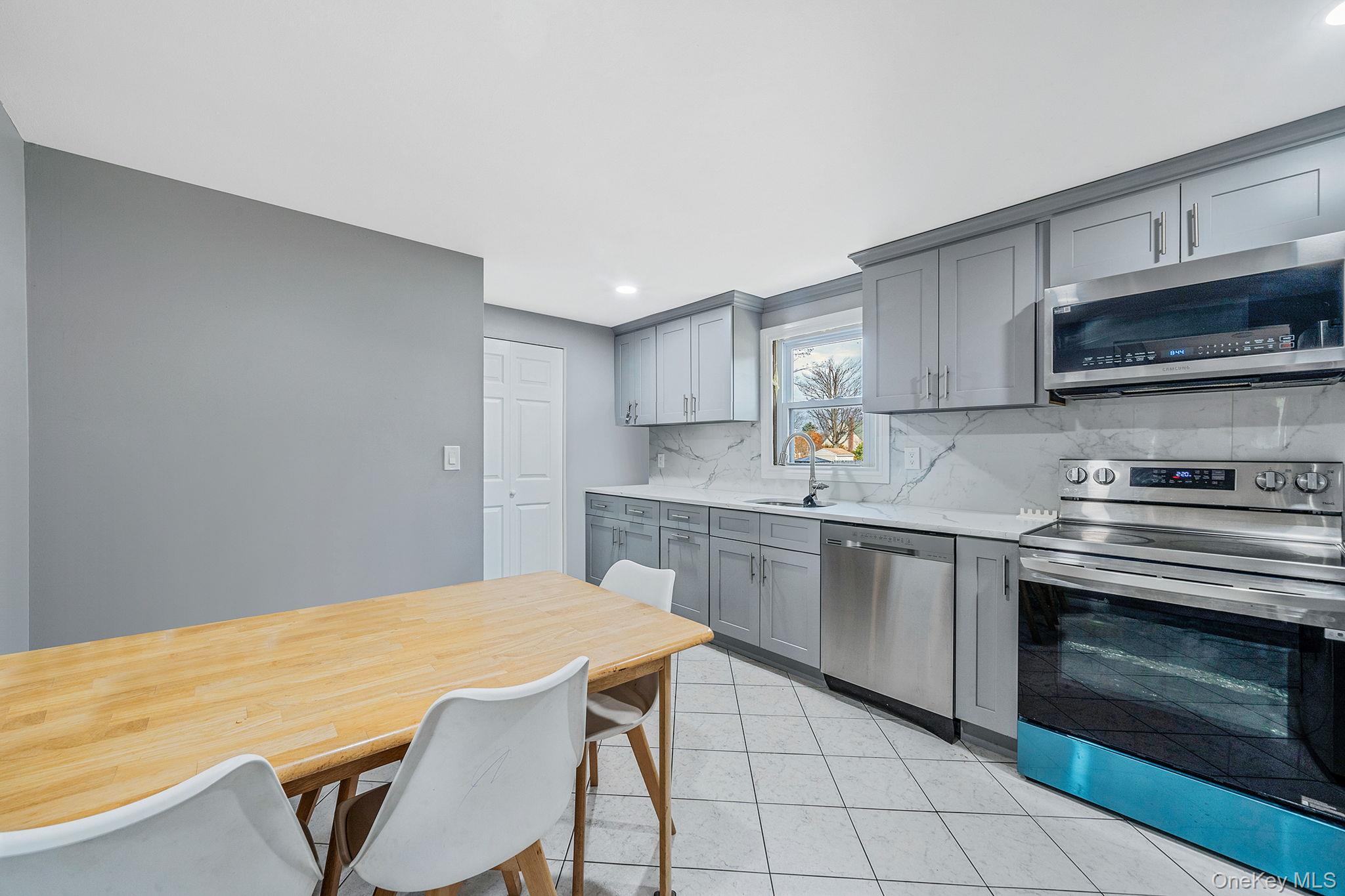 #15 photo, 275 Brentwood Parkway, Brentwood , NY 11717