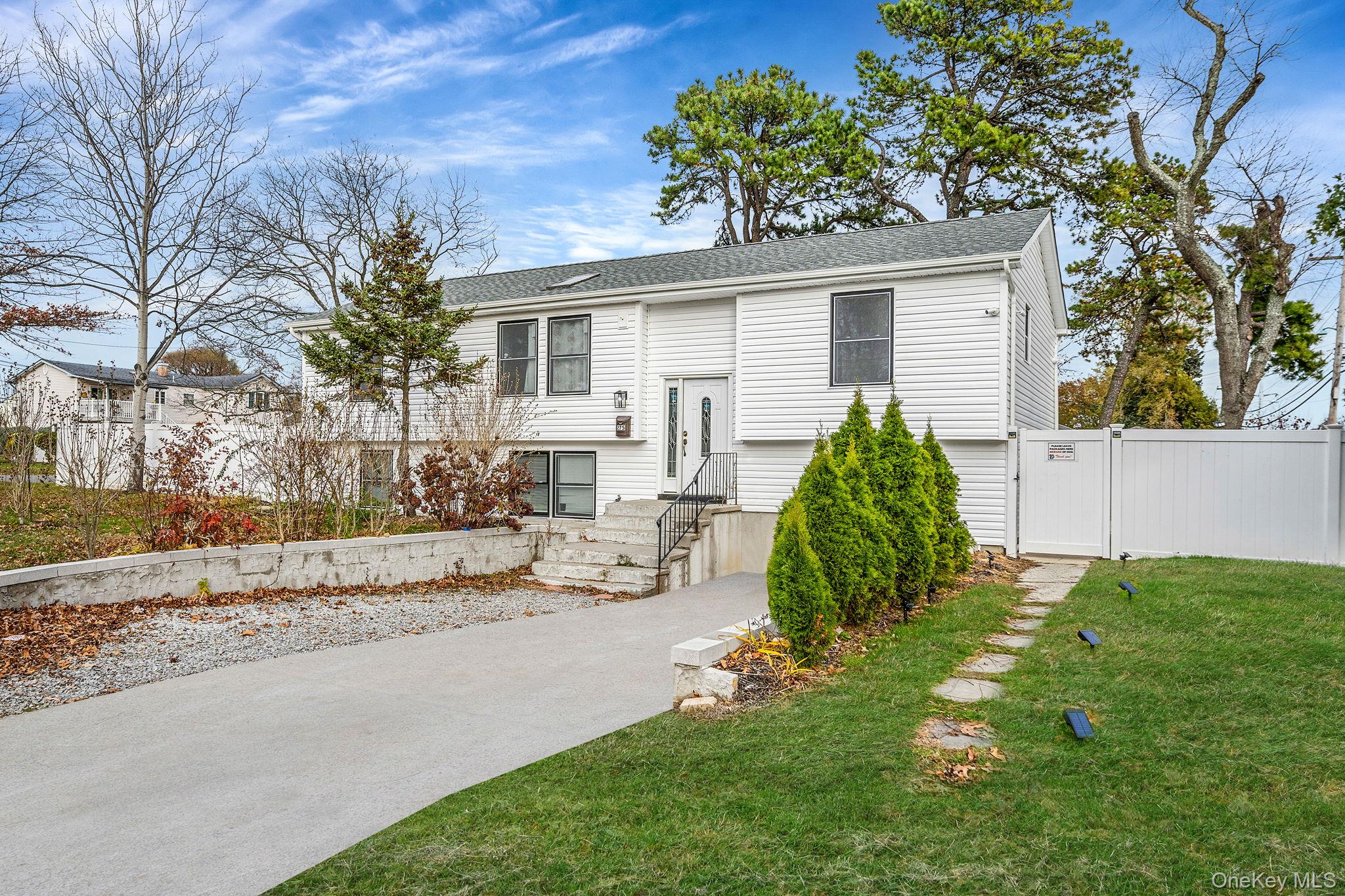 #2 photo, 275 Brentwood Parkway, Brentwood , NY 11717