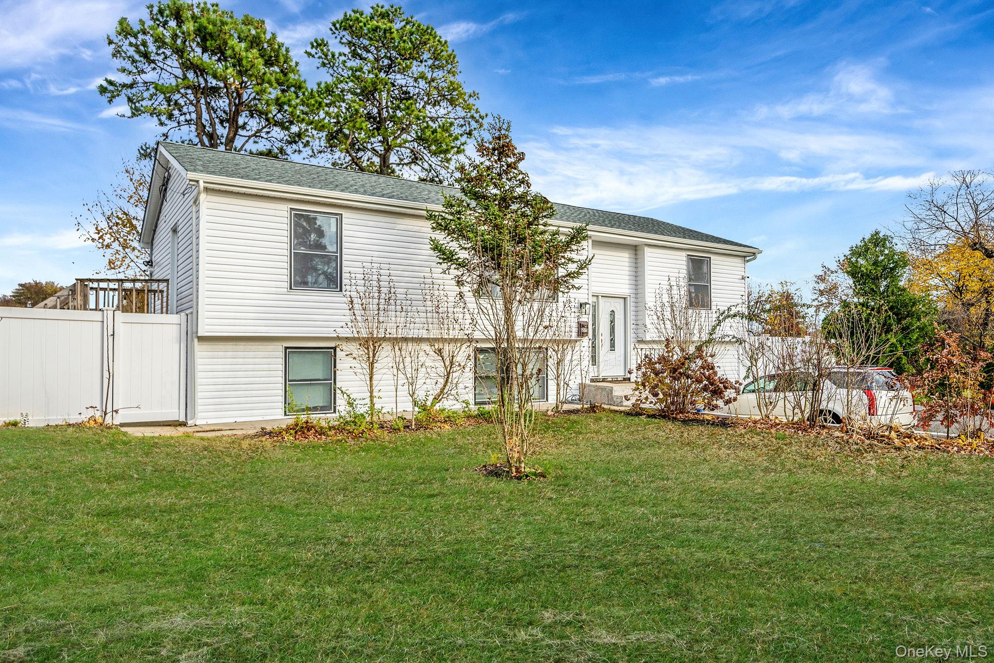 #4 photo, 275 Brentwood Parkway, Brentwood , NY 11717