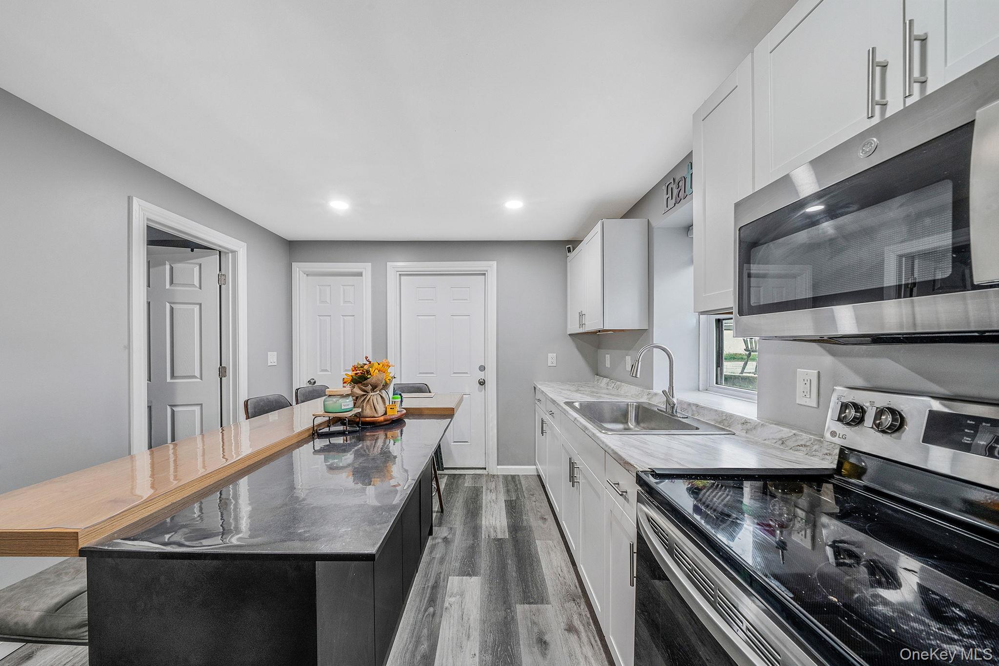 #9 photo, 275 Brentwood Parkway, Brentwood , NY 11717