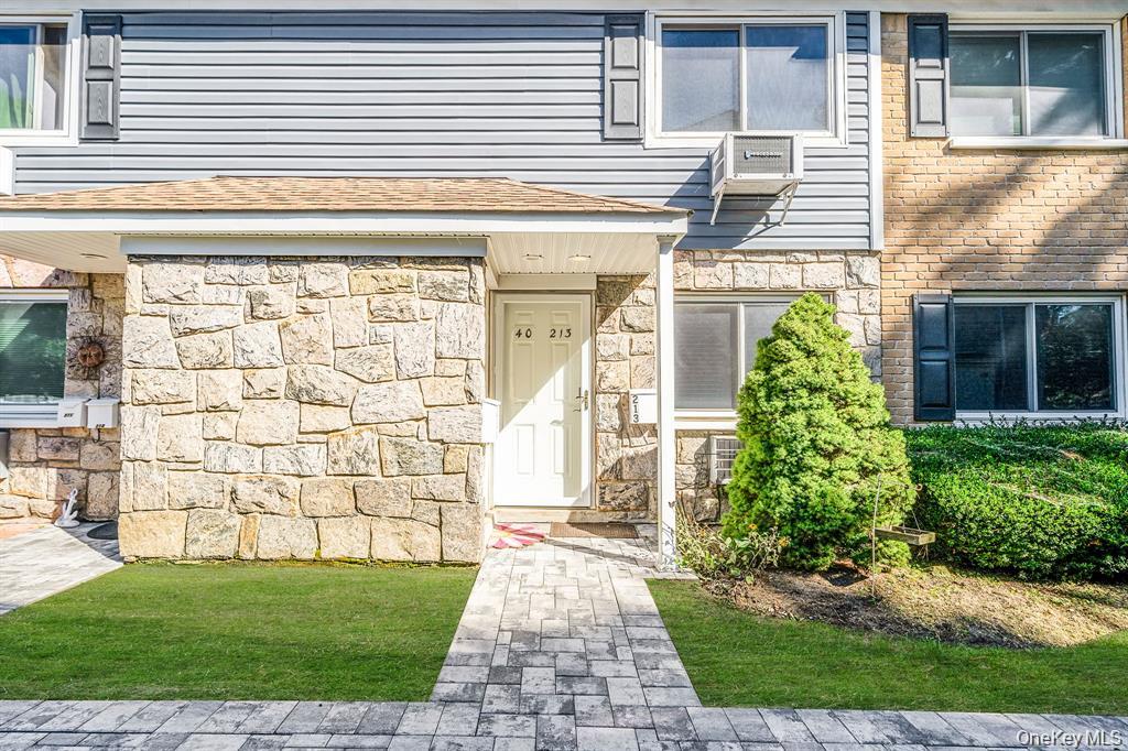 #2 photo, 40 W 4th Street, Patchogue , NY 11772