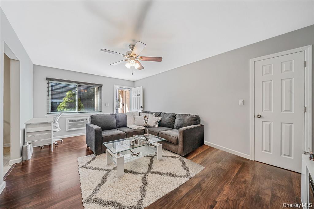 #3 photo, 40 W 4th Street, Patchogue , NY 11772