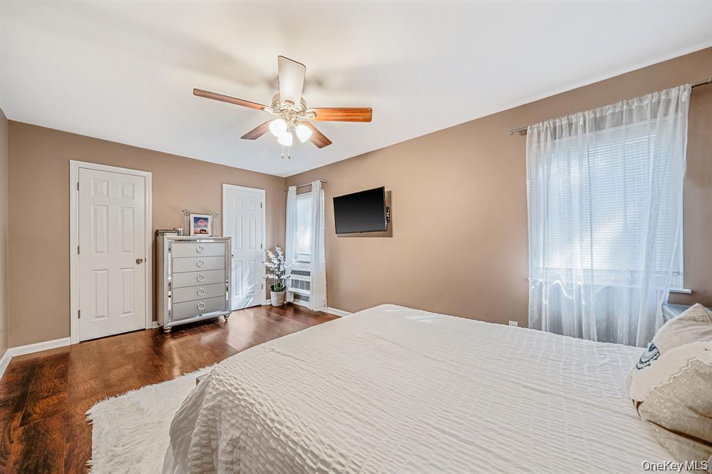 #8 photo, 40 W 4th Street, Patchogue , NY 11772