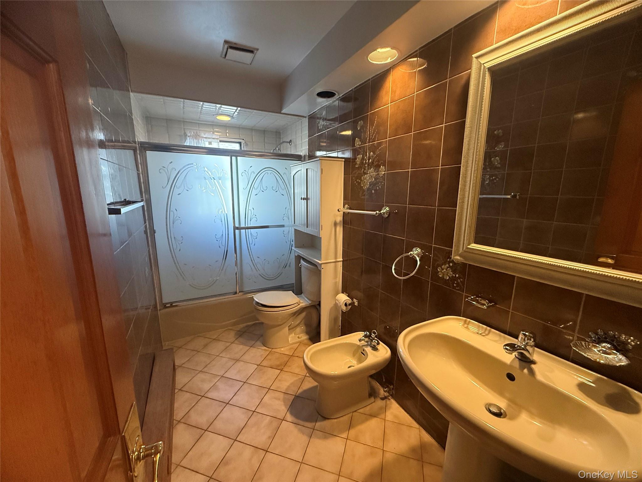 #8 photo, 630 Ingraham Lane, New Hyde Park , NY 11040