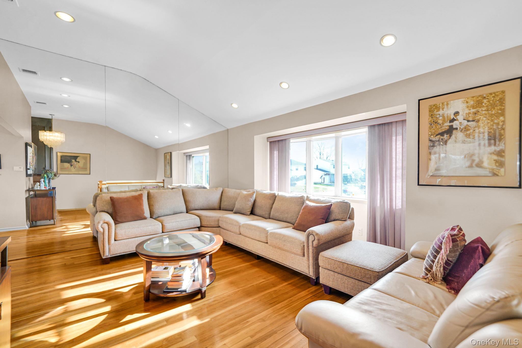 #16 photo, 11 Fordham Drive, Plainview , NY 11803