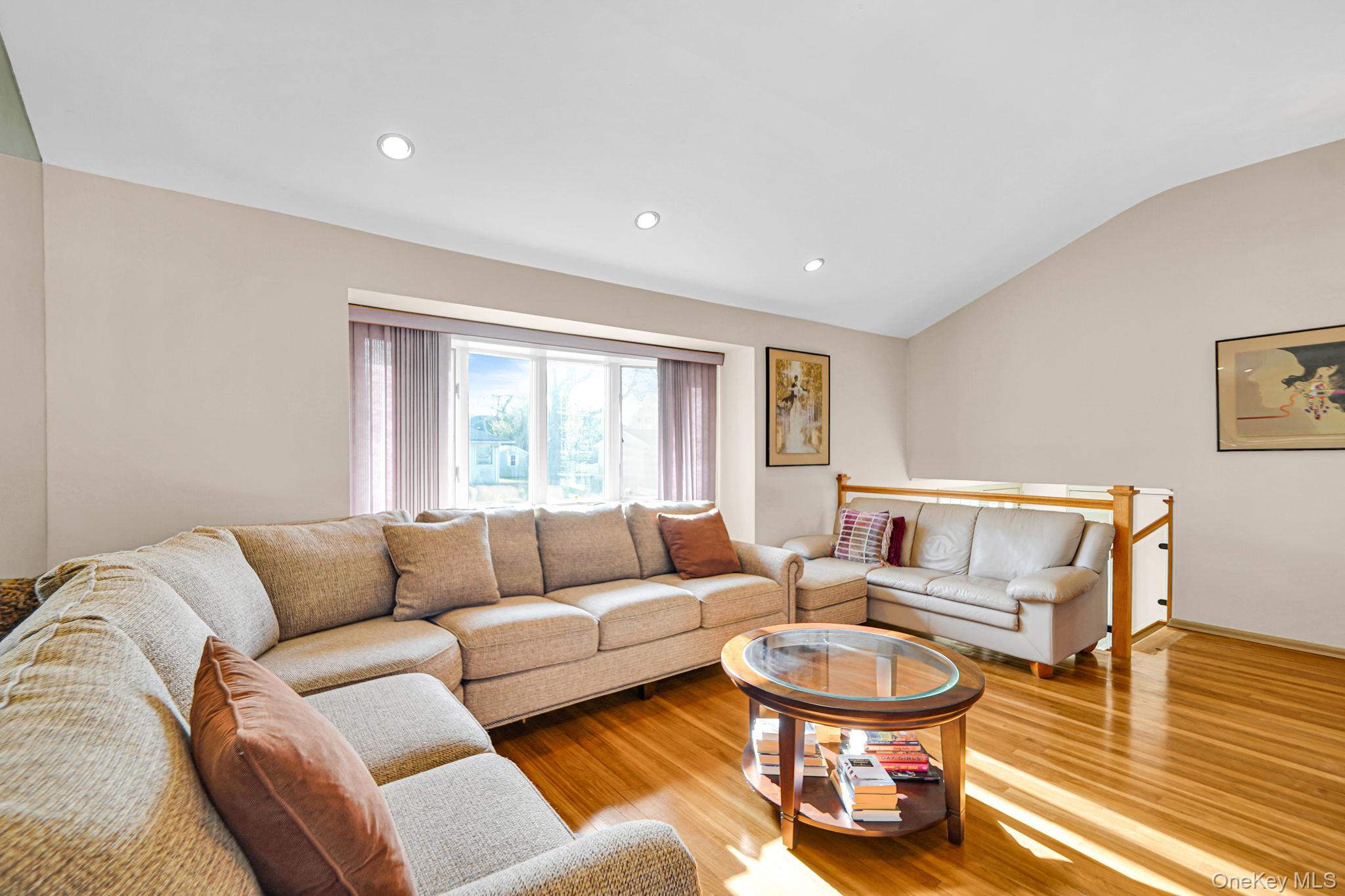 #17 photo, 11 Fordham Drive, Plainview , NY 11803