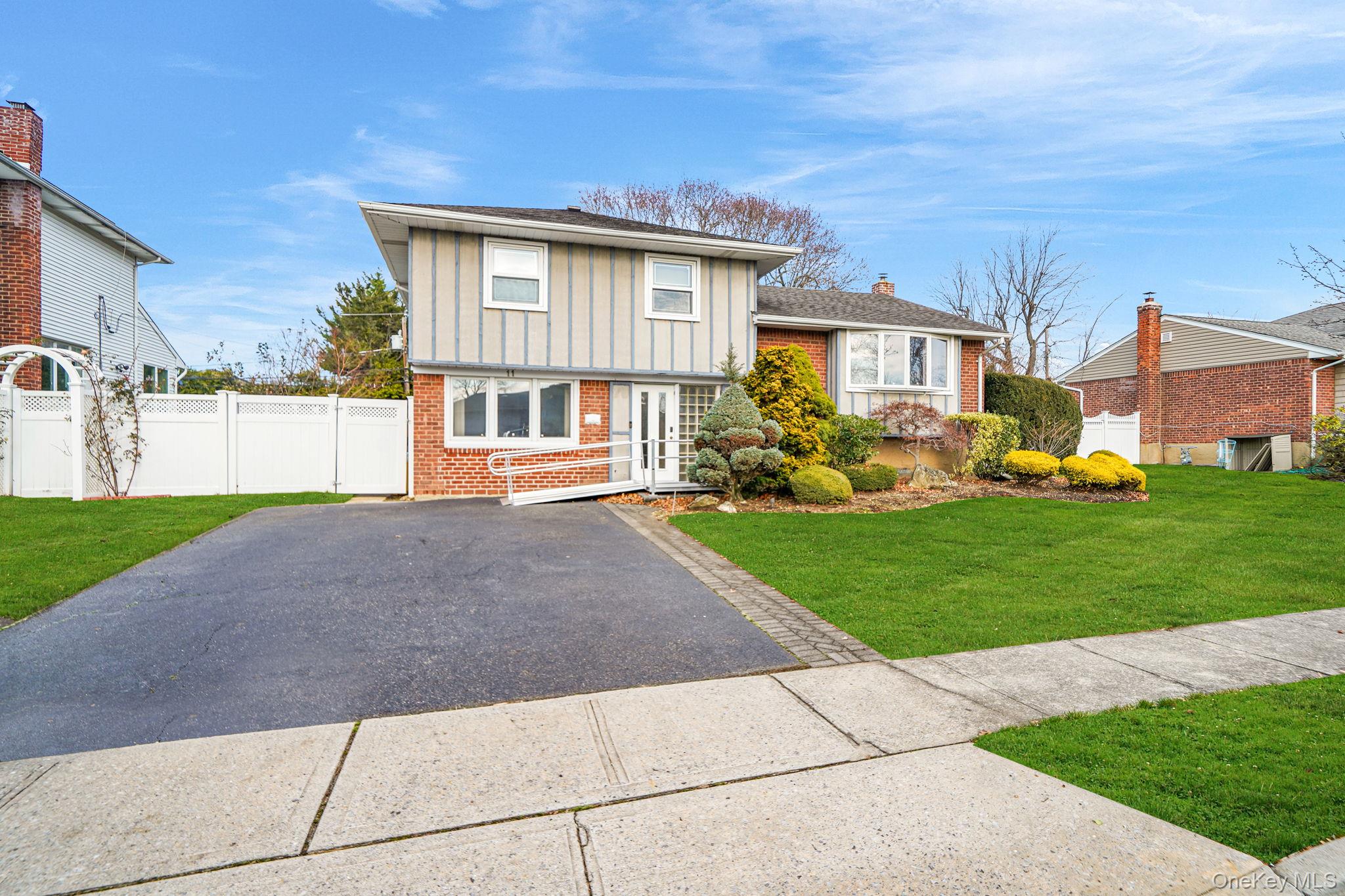 #3 photo, 11 Fordham Drive, Plainview , NY 11803