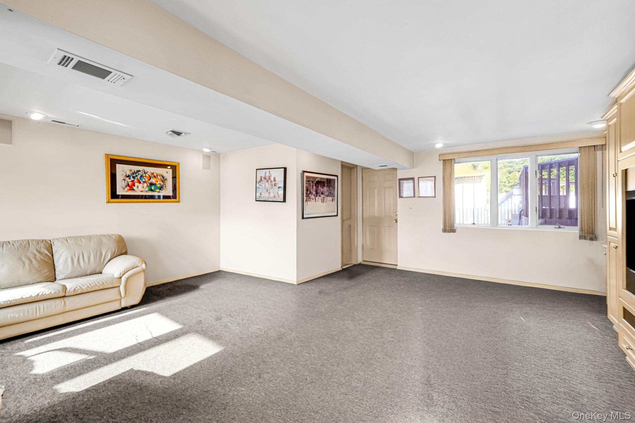 #9 photo, 11 Fordham Drive, Plainview , NY 11803