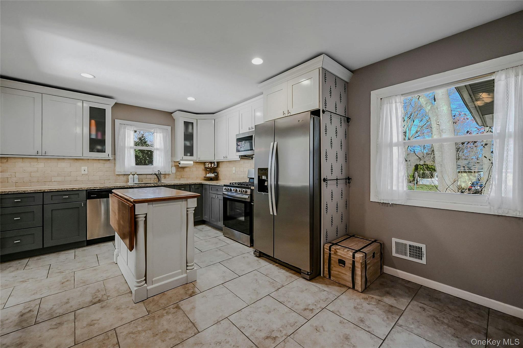 #13 photo, 4 Park Road, 東長島 Rocky Point , NY 11778