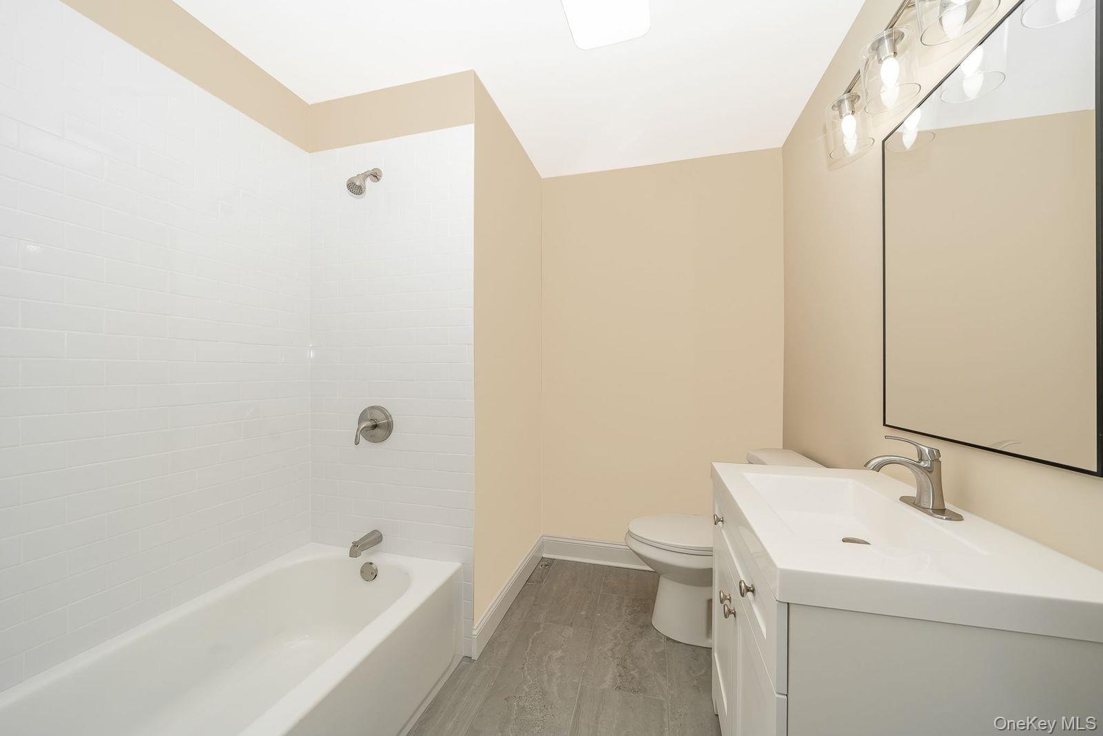 #11 photo, 123 4th Avenue, Huntington , NY 11746