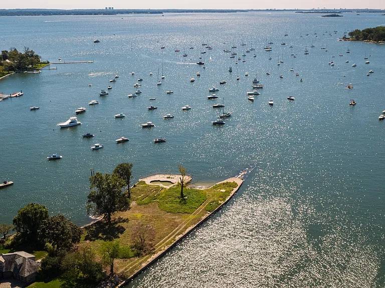 #3 photo, 1350 Greacen Point Rd, Mamaroneck , NY 10543