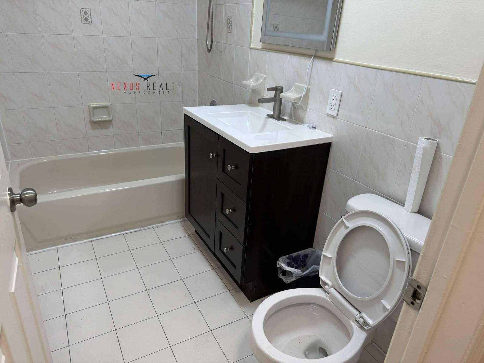 #11 photo, 69th street & 35th Avenue, Woodside , NY 11377