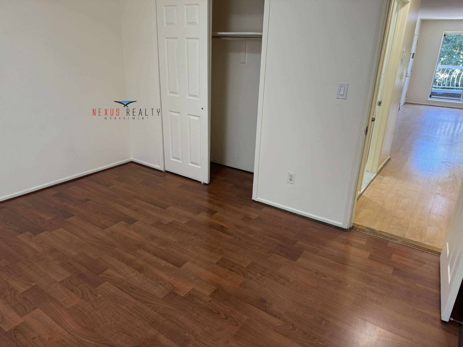 #7 photo, 69th street & 35th Avenue, Woodside , NY 11377