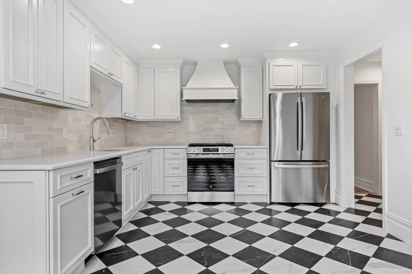 #17 photo, 158 Loring Ave, Pelham , NY 10803