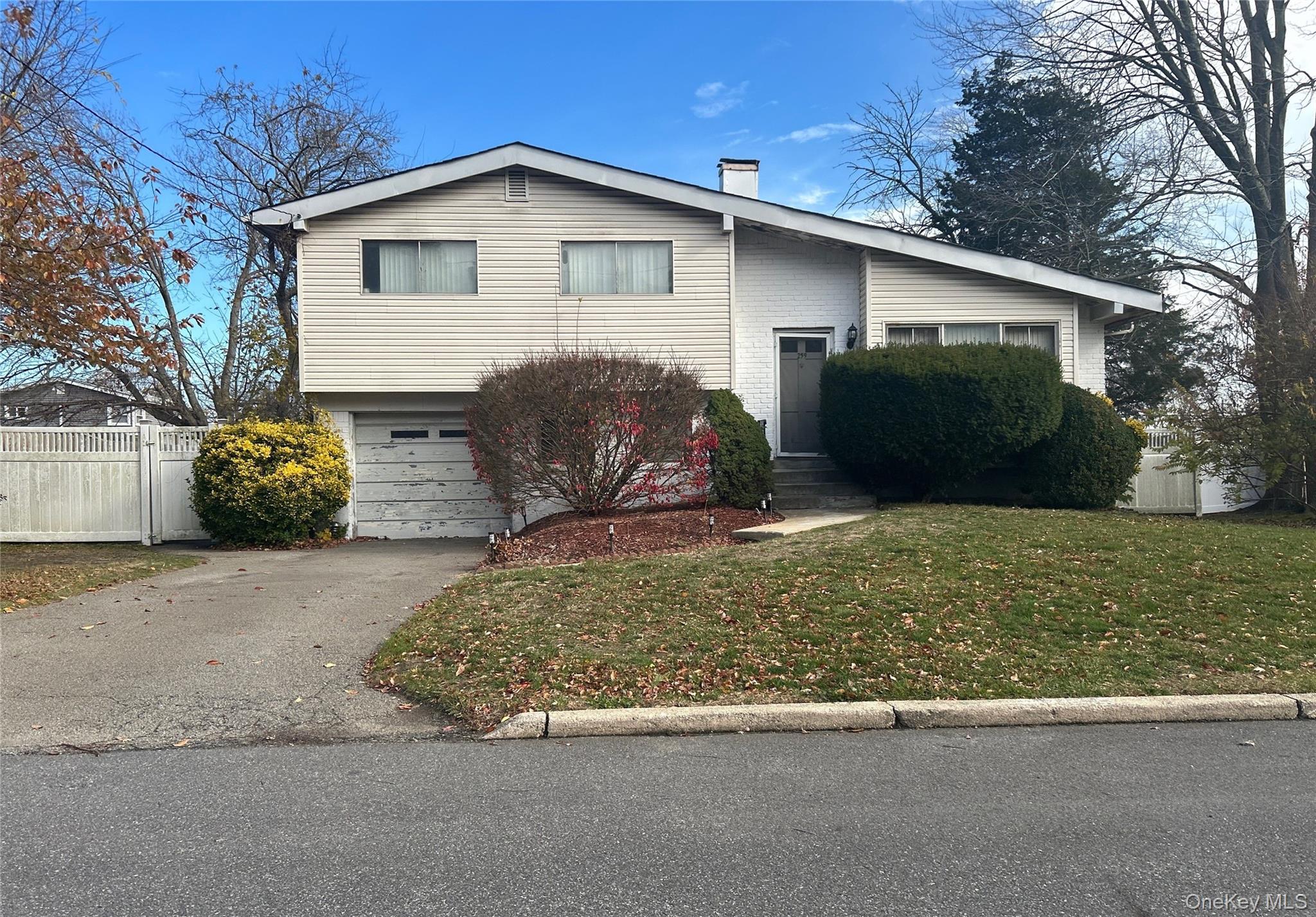 #1 photo, 259 W 24th Street, Deer Park , NY 11729