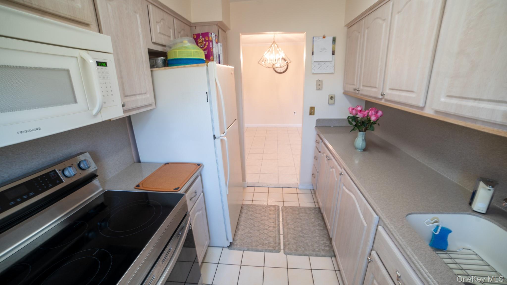 #10 photo, 614 Woodland Hills Road, White Plains , NY 10603