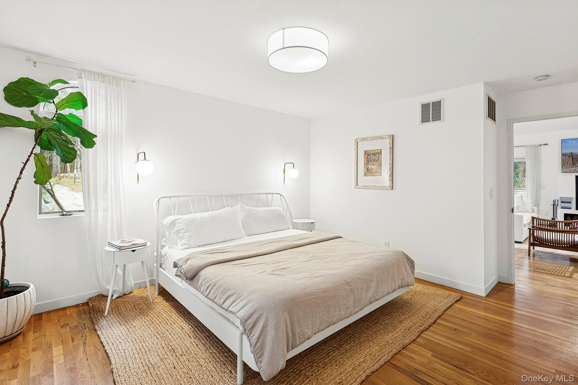 #8 photo, 6 James Street, East Hampton , NY 11937