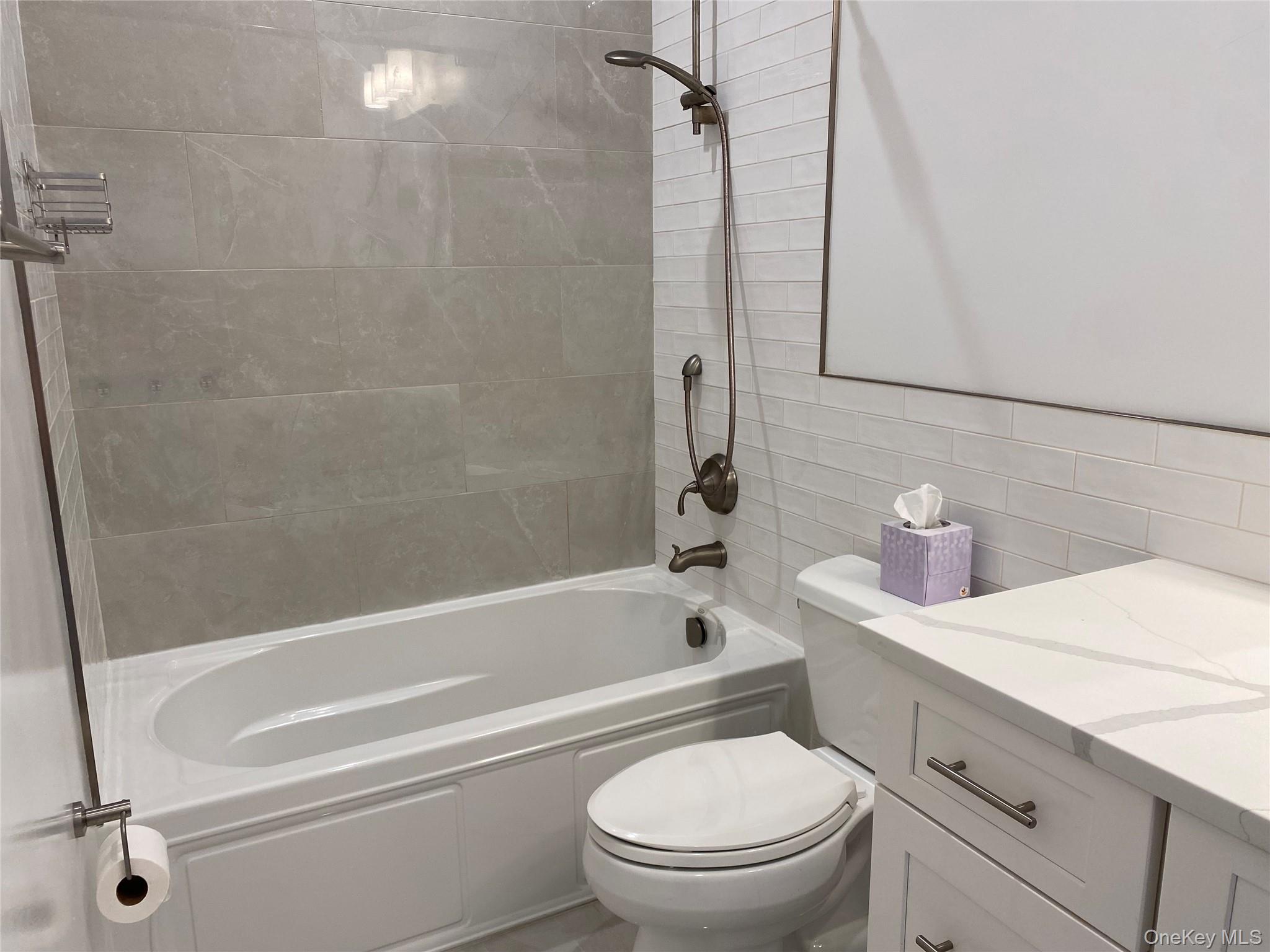 #19 photo, 840 Montauk Highway, Copiague , NY 11726