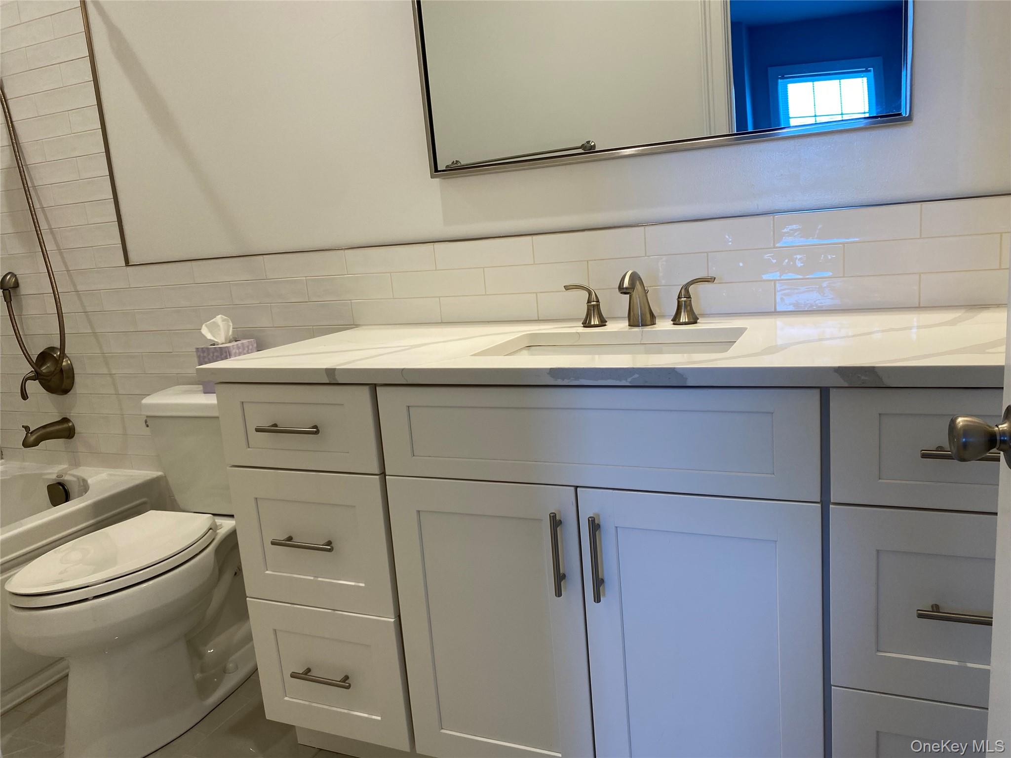 #20 photo, 840 Montauk Highway, Copiague , NY 11726