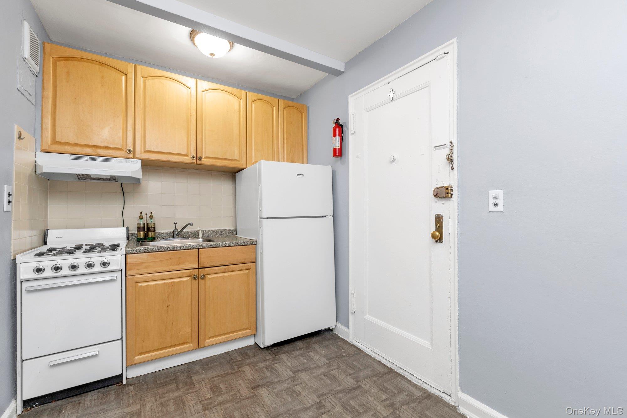 #9 photo, 84-19 51st Avenue, Elmhurst , NY 11373