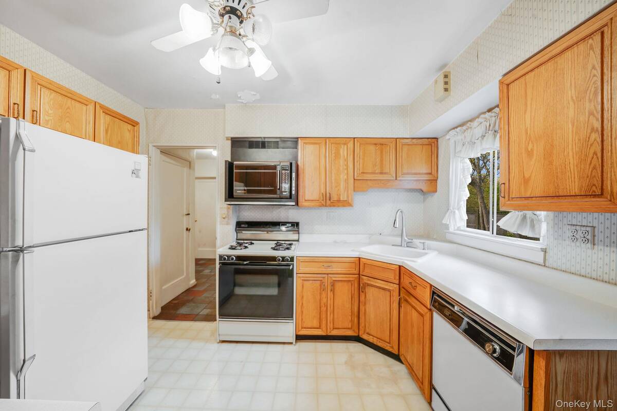 #15 photo, 23106 Union Turnpike, Bellerose Manor , NY 11427