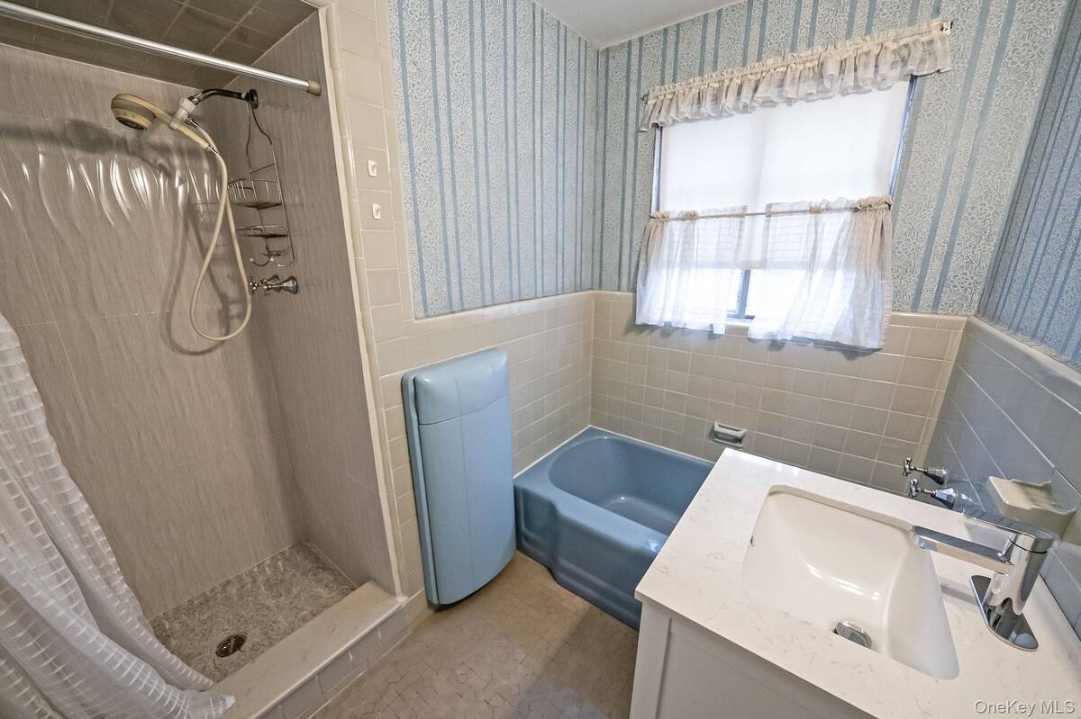 #22 photo, 23106 Union Turnpike, Bellerose Manor , NY 11427