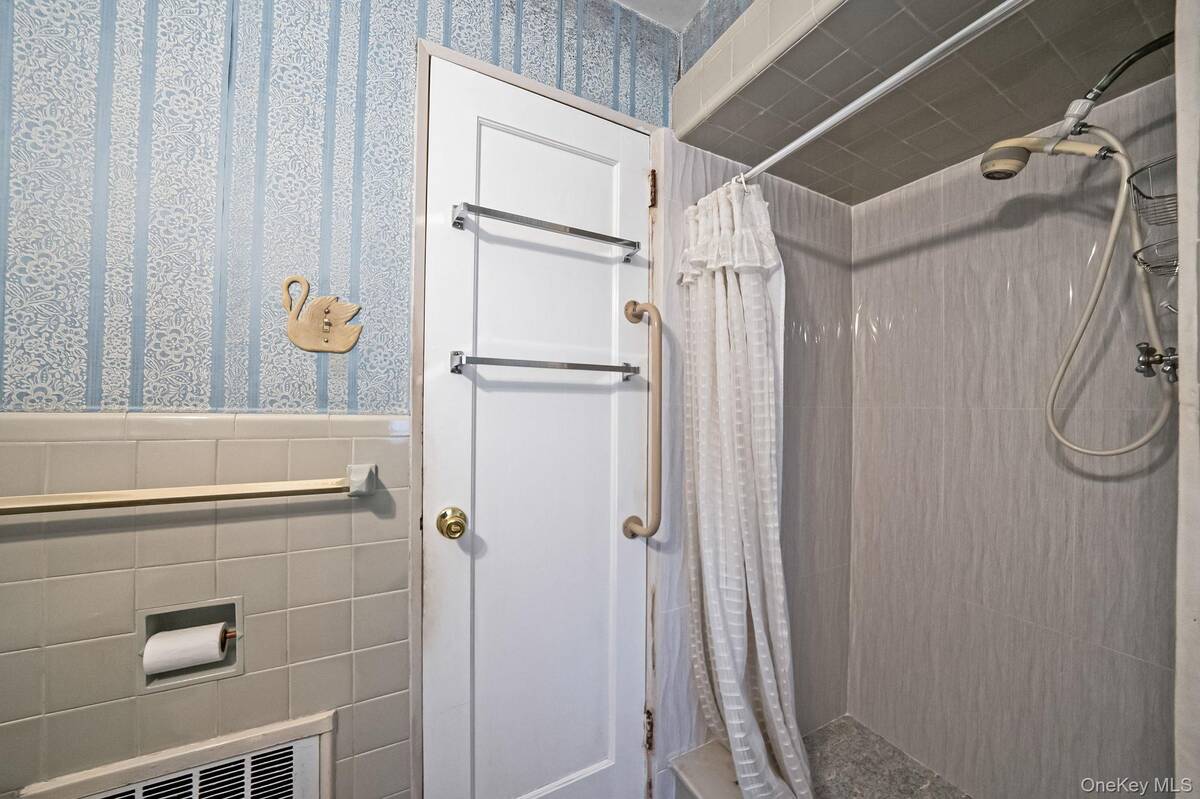 #23 photo, 23106 Union Turnpike, Bellerose Manor , NY 11427