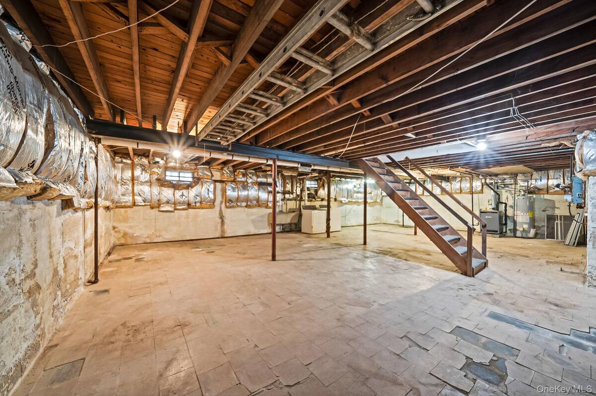 #27 photo, 23106 Union Turnpike, Bellerose Manor , NY 11427