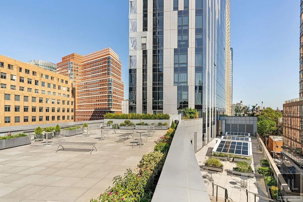 #17 photo, 150 Myrtle Avenue, Downtown Brooklyn , NY 11201