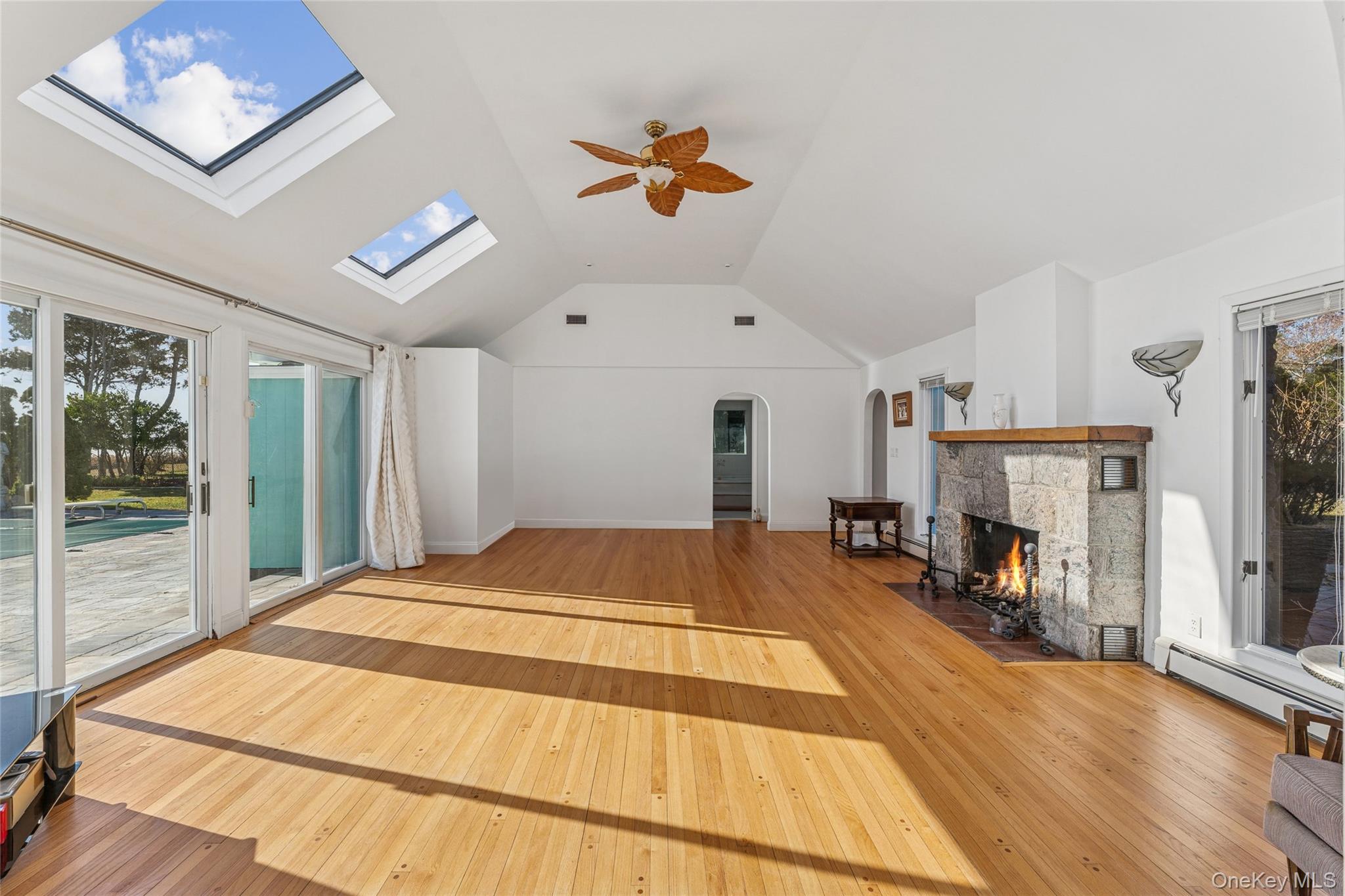 #19 photo, 6 Last Lane, Hampton Bays , NY 11946