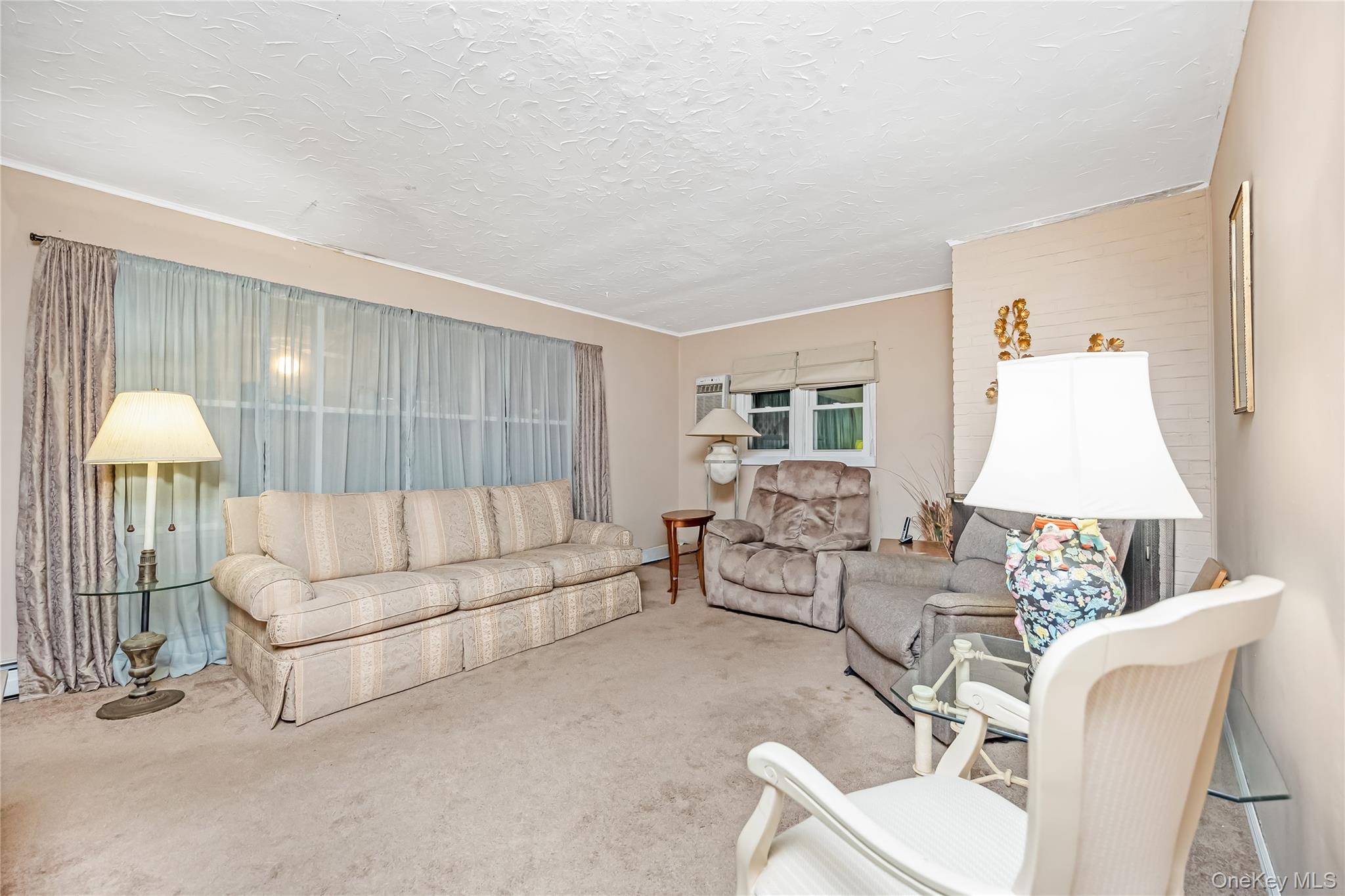 #8 photo, 4 Florida Avenue, Copiague , NY 11726