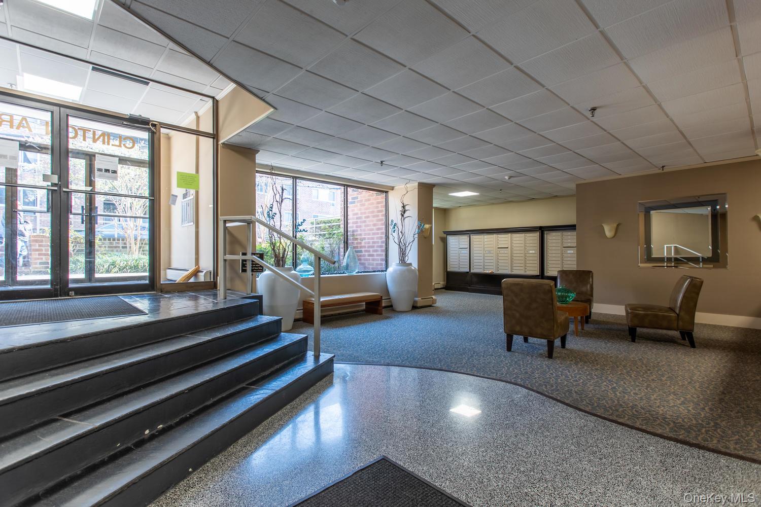 #7 photo, 100 Clinton Avenue, Mineola , NY 11501