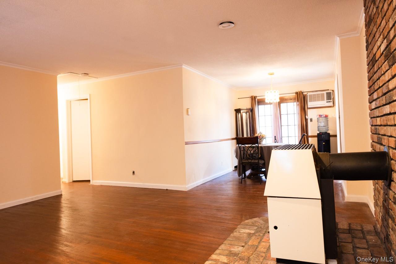 #11 photo, 1322 Barry Drive, Valley Stream , NY 11580