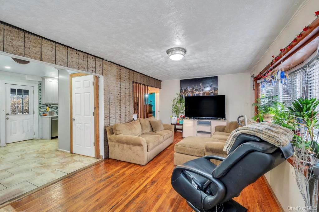 #13 photo, 626 Winthrop Drive, Uniondale , NY 11553