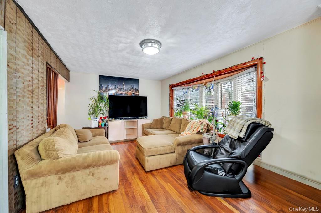 #14 photo, 626 Winthrop Drive, Uniondale , NY 11553