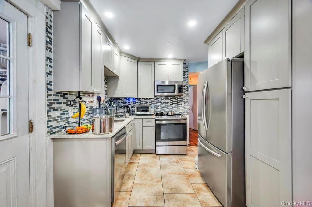 #19 photo, 626 Winthrop Drive, Uniondale , NY 11553