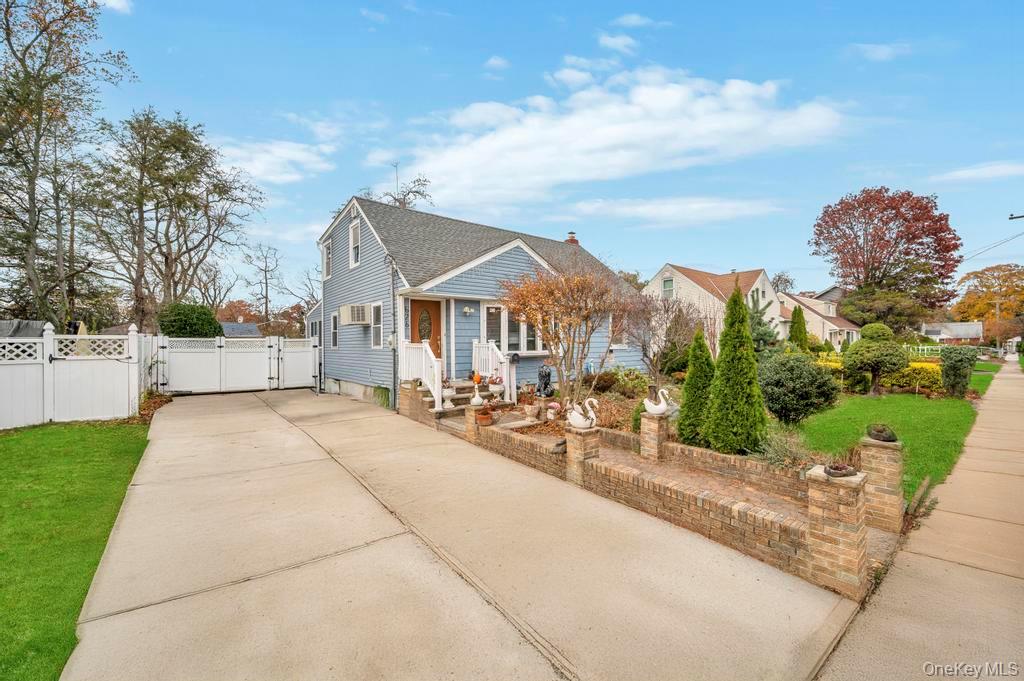 #2 photo, 626 Winthrop Drive, Uniondale , NY 11553