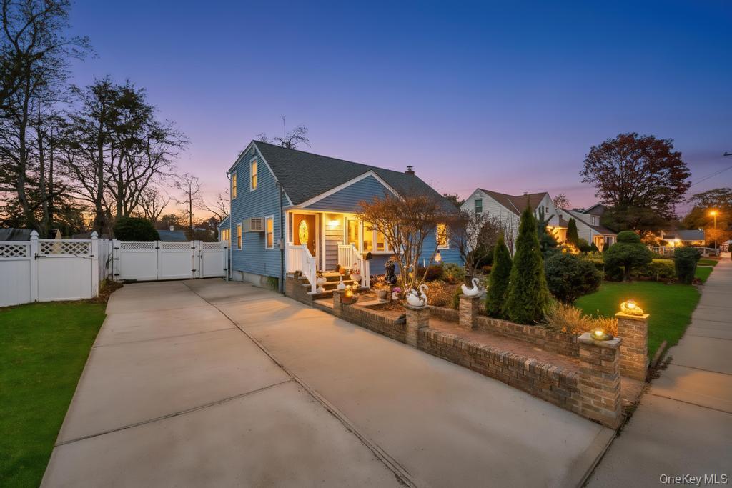 #3 photo, 626 Winthrop Drive, Uniondale , NY 11553