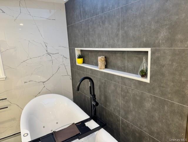 #10 photo, 58 Pickwick Drive, Syosset , NY 11791