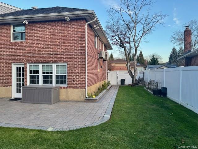 #3 photo, 58 Pickwick Drive, Syosset , NY 11791