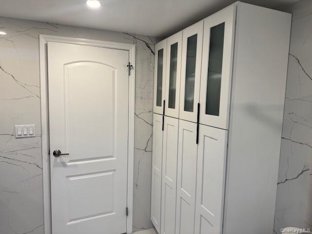 #9 photo, 58 Pickwick Drive, Syosset , NY 11791