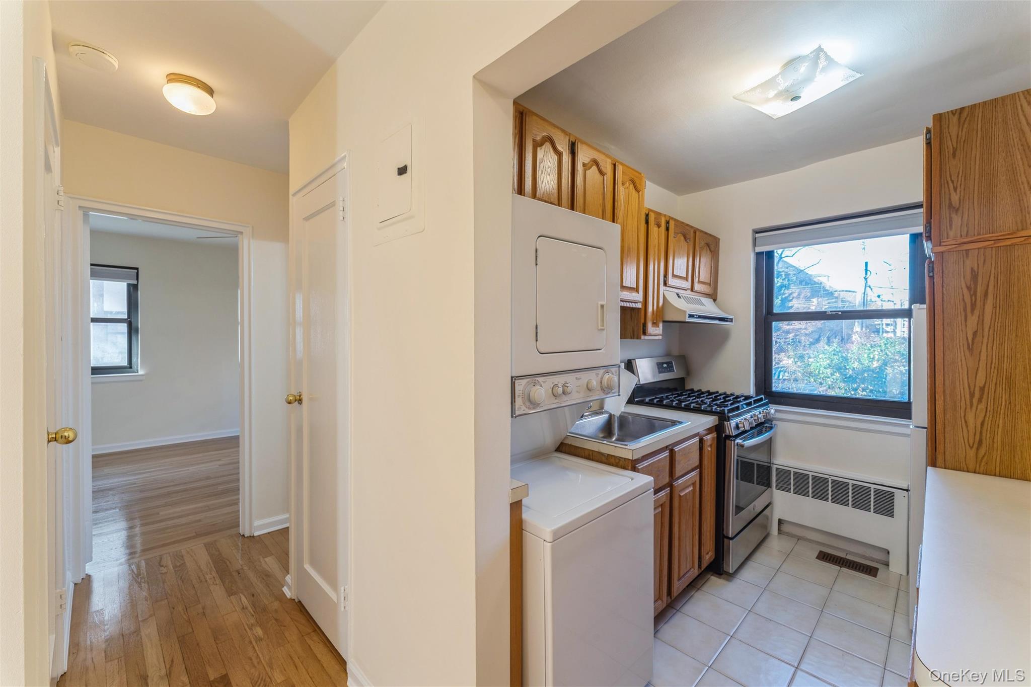 #11 photo, 123 15th Street, Garden City , NY 11530