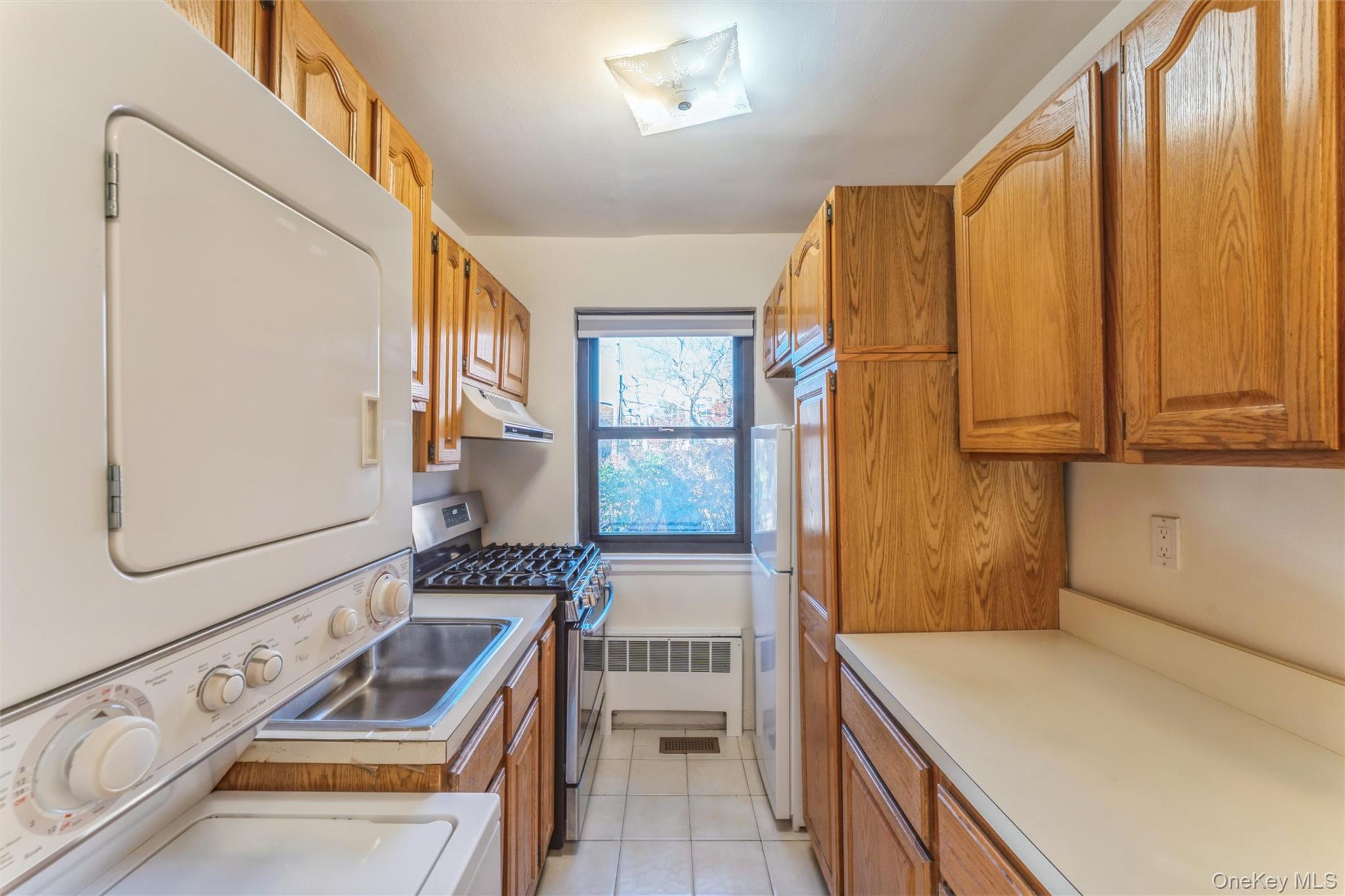 #9 photo, 123 15th Street, Garden City , NY 11530