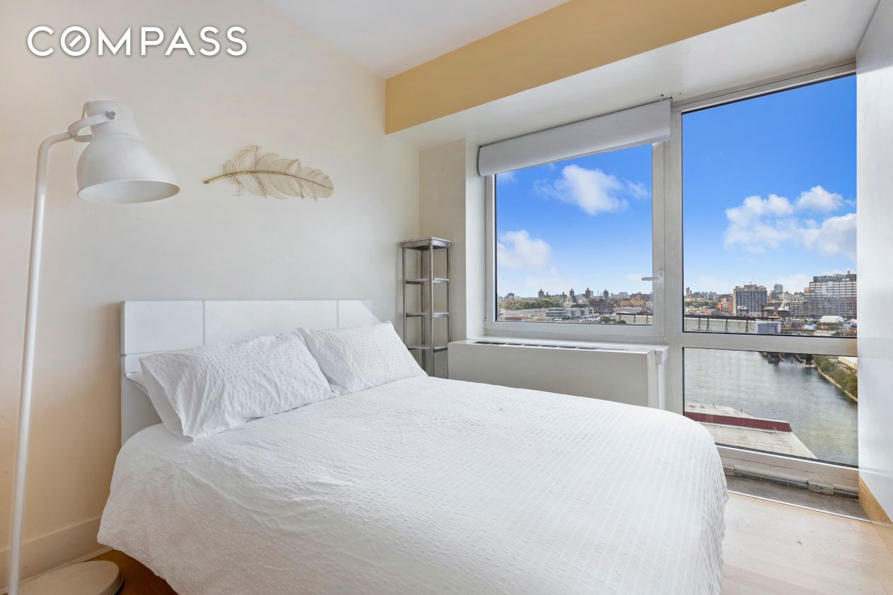 #8 photo, Brooklyn, Williamsburg , NY 11249