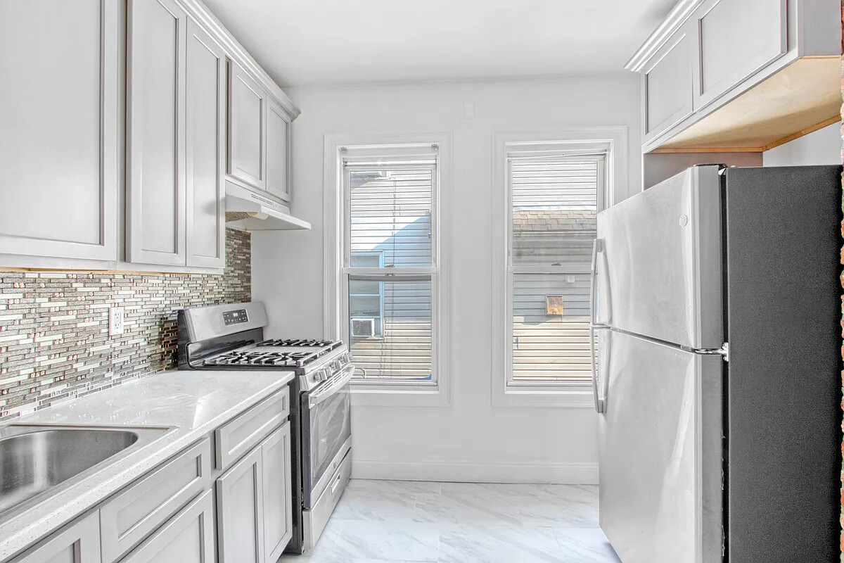 #5 photo, 405 E 2ND Street, Kensington , NY 11218