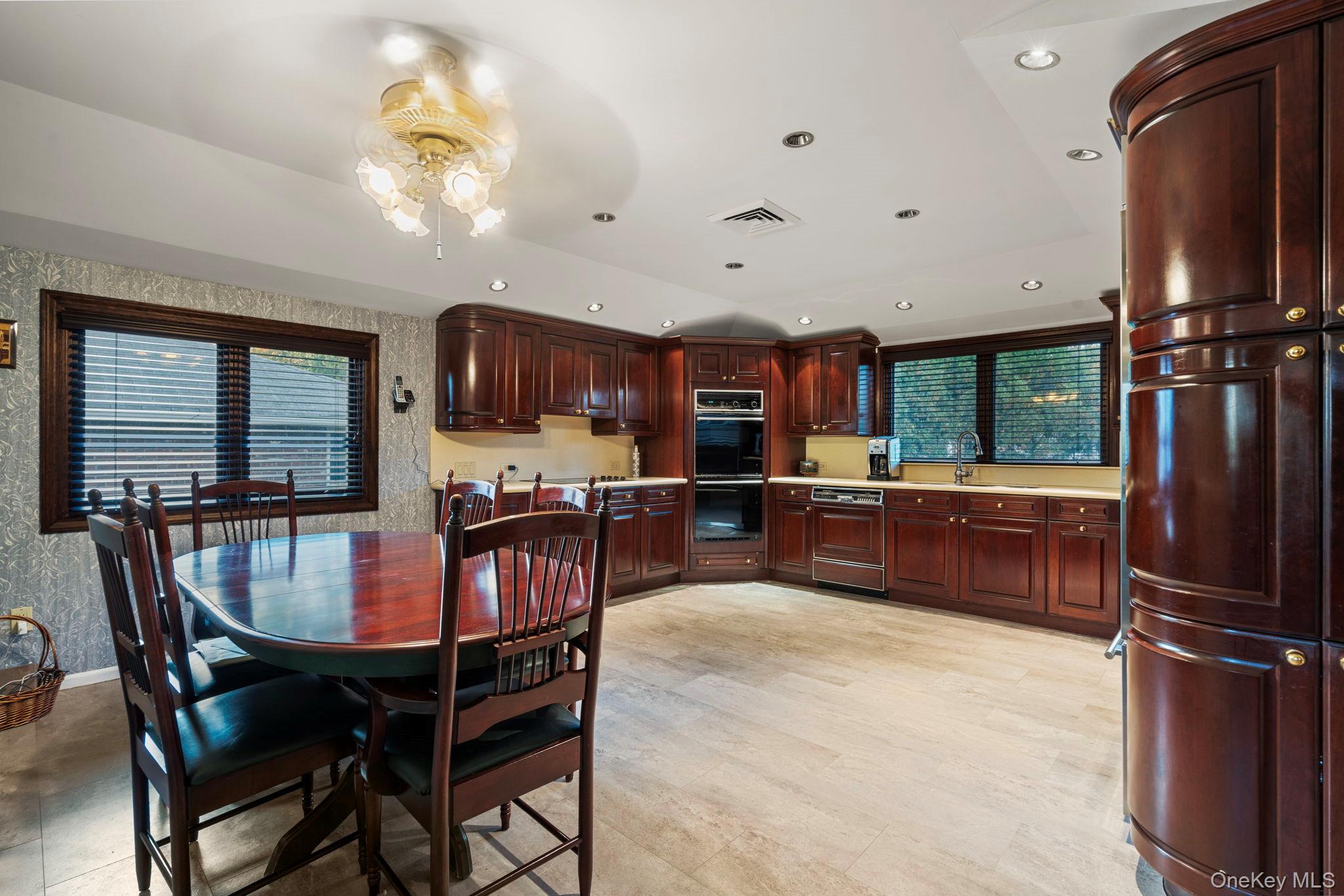 #13 photo, 158 Old Courthouse Road, Manhasset Hills , NY 11040